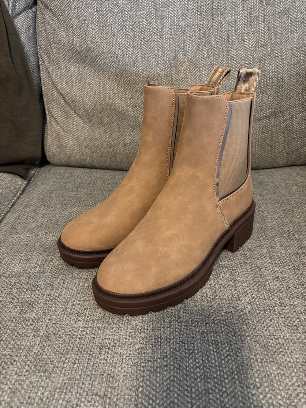 Rocket Dog Iggie Chelsea Boots Woman’s 6.5.